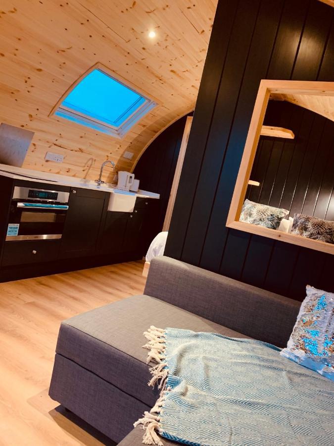 Thistle Pod Farm Stay With Hottub Sleeps 2 Galston  Buitenkant foto