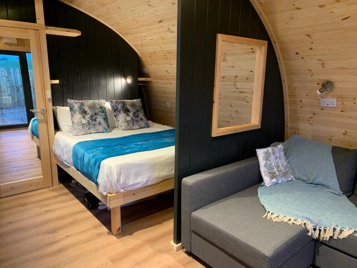 Thistle Pod Farm Stay With Hottub Sleeps 2 Galston  Buitenkant foto