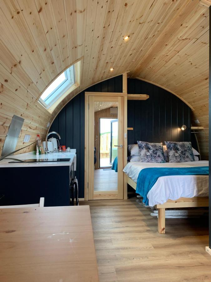 Thistle Pod Farm Stay With Hottub Sleeps 2 Galston  Buitenkant foto