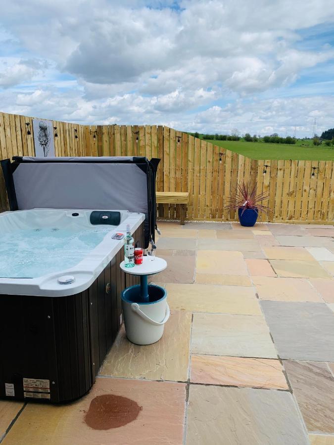 Thistle Pod Farm Stay With Hottub Sleeps 2 Galston  Buitenkant foto