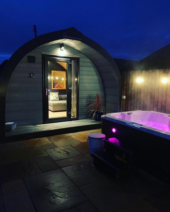 Thistle Pod Farm Stay With Hottub Sleeps 2 Galston  Buitenkant foto