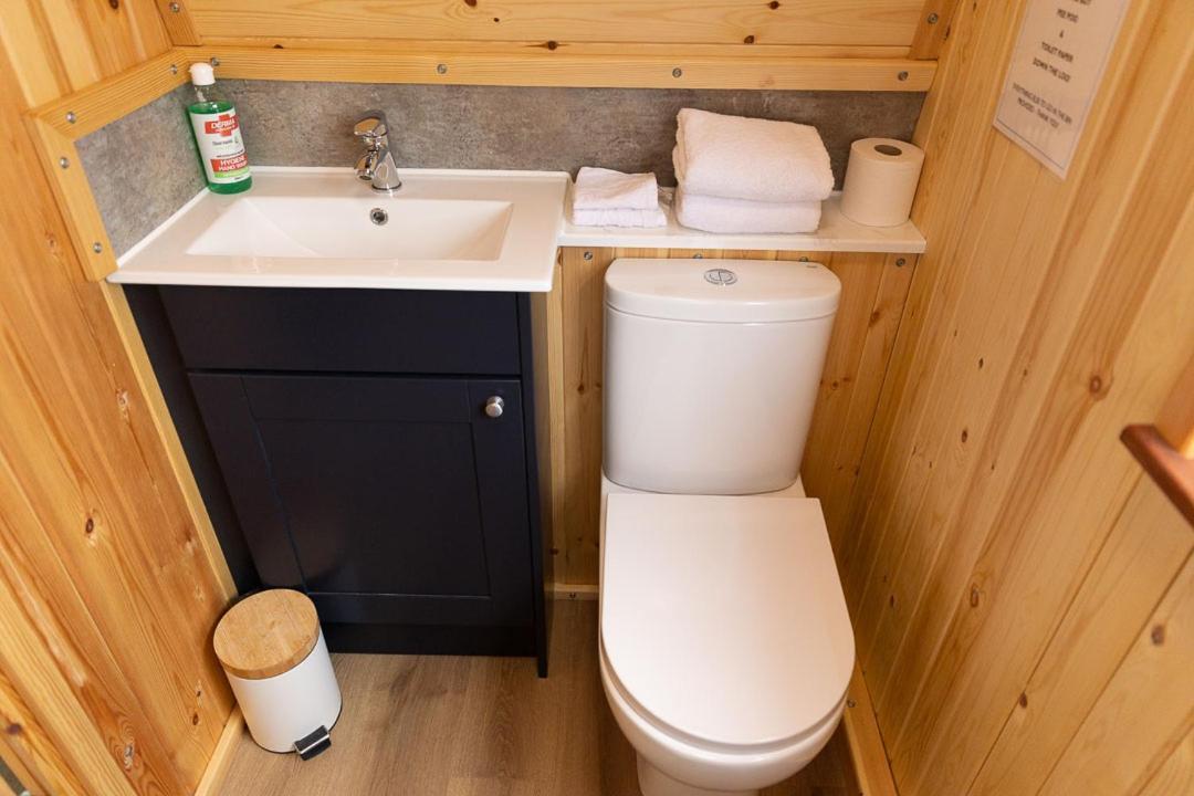 Thistle Pod Farm Stay With Hottub Sleeps 2 Galston  Buitenkant foto