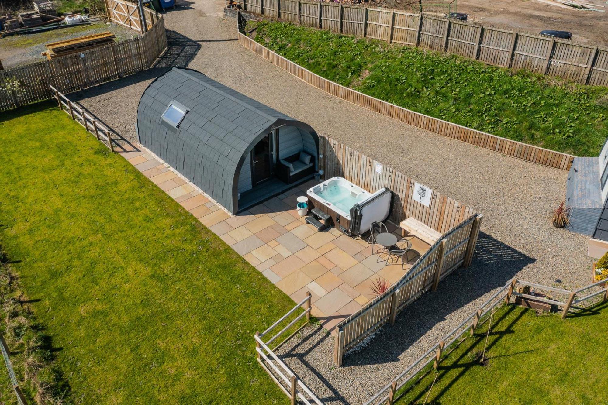 Thistle Pod Farm Stay With Hottub Sleeps 2 Galston  Buitenkant foto